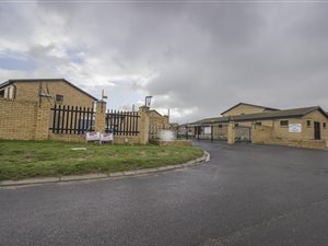 2 Bed Apartment in Fairview Golf Estate