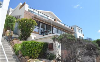 4 Bedroom House in Sunny Cove