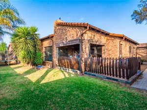 3 Bed Cluster in Honeydew Manor