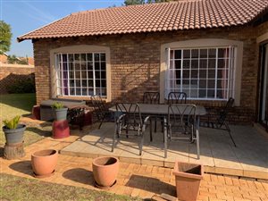 3 Bed Apartment in Roodepoort Central