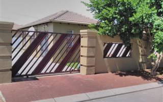 3 Bedroom House in Roodepoort West