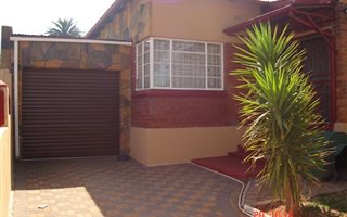 4 Bedroom House in Roodepoort North