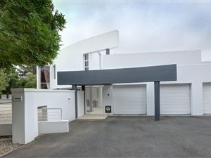 4 Bed House in Valmary Park