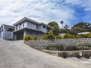 5 Bed House in Woodleigh
