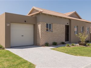 3 Bed Townhouse in Hansmoeskraal