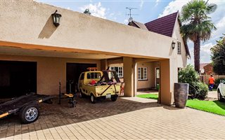5 Bedroom House in Dalpark