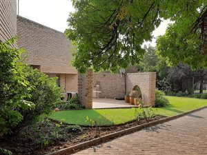 4 Bed House in Panorama
