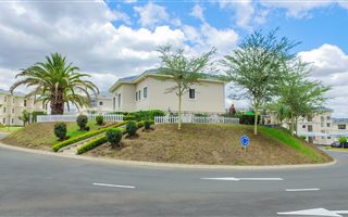 2 Bedroom Apartment in Carlswald Estate