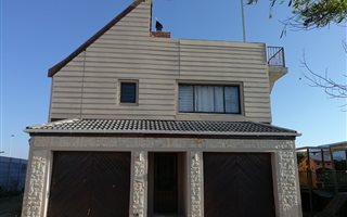 3 Bedroom House in Van Riebeeckstrand