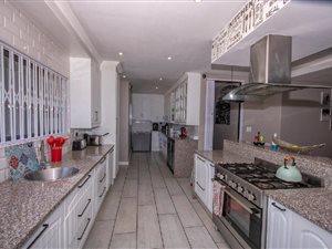 6 Bed House in Alberante