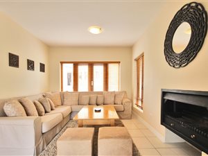 2 Bed House in Devonvale Golf & Wine Estate