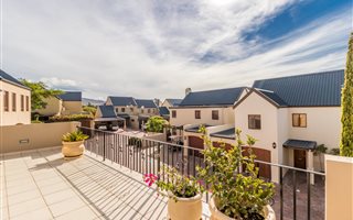 2 Bedroom House in Devonvale Golf & Wine Estate