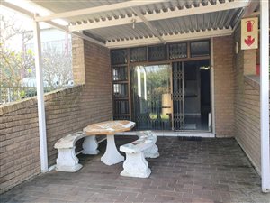 2 Bed Apartment in Amanzimtoti