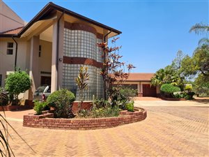 6 Bed House in Broadlands