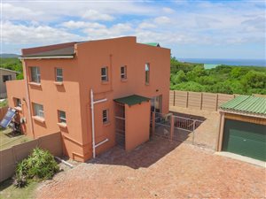 3 Bed House in Clarendon Marine