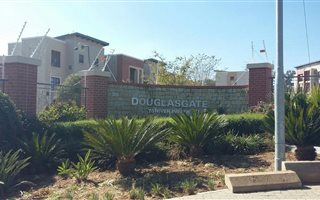 1 Bedroom Apartment in Douglasdale
