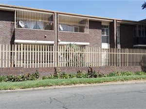 2 Bed Apartment in Rosettenville