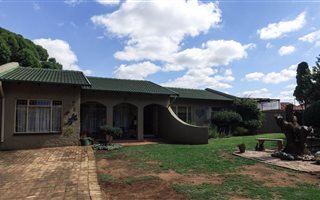 3 Bedroom House in Riamarpark