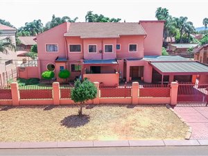 6 Bed House in Chantelle