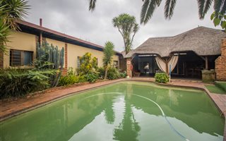 9 Bedroom House in Nimrod Park