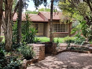 4 Bed House in Constantia Park