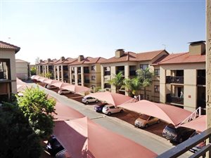2 Bed Apartment in Pineslopes