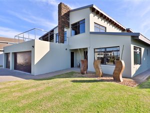 4 Bed House in Herolds Bay