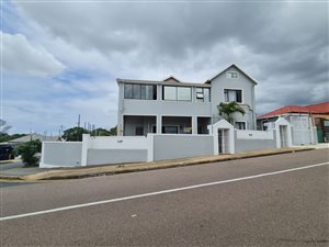 10 Bed House in Windermere