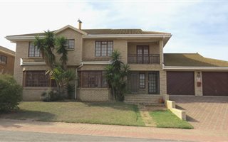 6 Bedroom House in Diaz Beach
