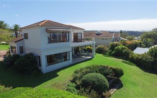 3 Bedroom House in Lower Robberg
