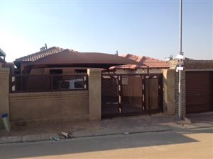 2 Bed House in Clayville