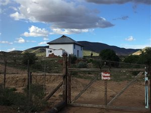 3237 m² Land available in Steytlerville