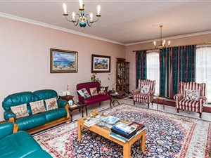 8 Bed House in Waterkloof Ridge