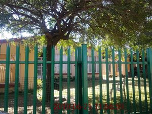 4 Bed House in Roosheuwel