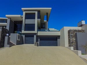 5 Bed House in Baronetcy Estate