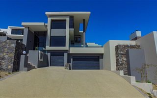 5 Bedroom House in Baronetcy Estate