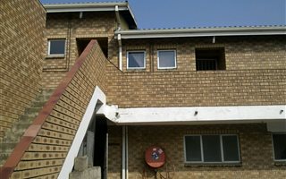 2 Bedroom Flat in Clare Estate