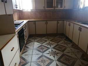 6 Bed House in Southernwood