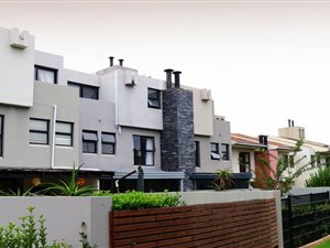 2 Bed House in Lombardy Estate