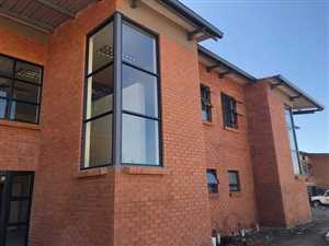 Commercial space in Waterval East