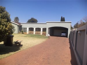 4 Bed House in Daggafontein