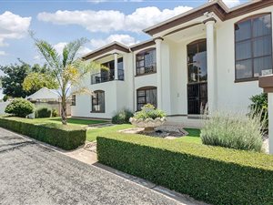8 Bed House in Dalpark