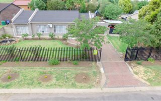 3 Bedroom House in Brackendowns