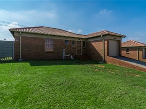 3 Bedroom House in Heuweloord