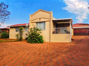 4 Bed House in Kwaggasrand