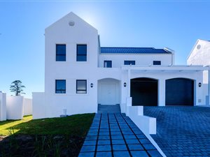 3 Bed House in Somerset West Central
