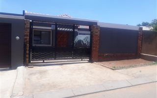 3 Bedroom House in Pimville
