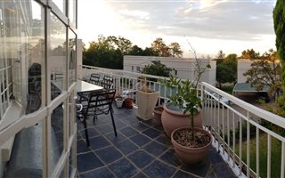 3 Bedroom Apartment in Douglasdale
