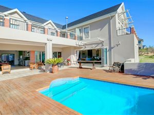 5 Bed House in Kraaibosch
