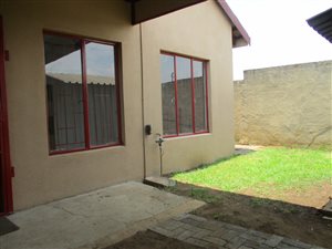 1 Bed Garden Cottage in Falcon Ridge